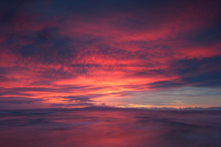 Pink-sunrise-over-Siquijor-Island-Philippines